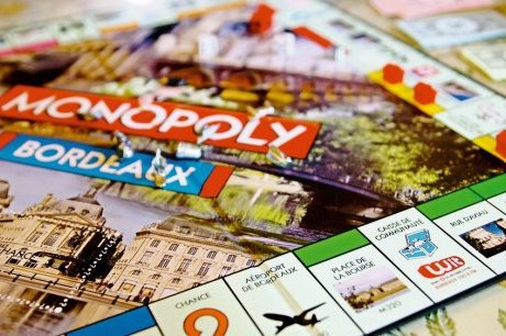 Vue rapprochée du Monopoly Bordeaux (version 2)