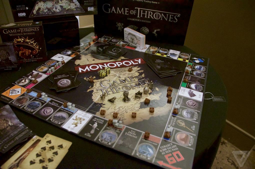 Contenu de la boîte du Monopoly Game of Thrones